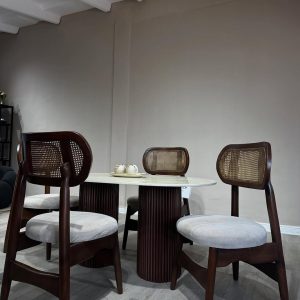4-seater dining set with wooden body